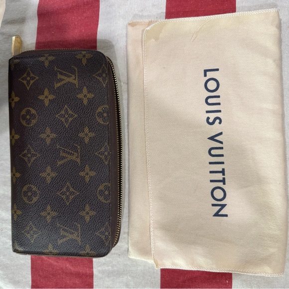 Louis Vuitton Brown and Gold Zippered Wallet. With checkbook slot
